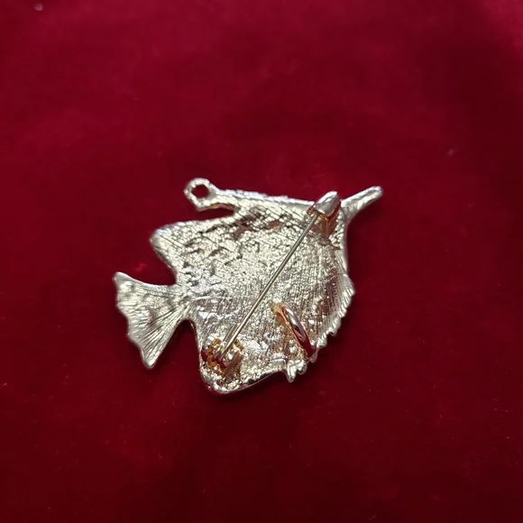 Fish Brooch - Picture 4 of 7